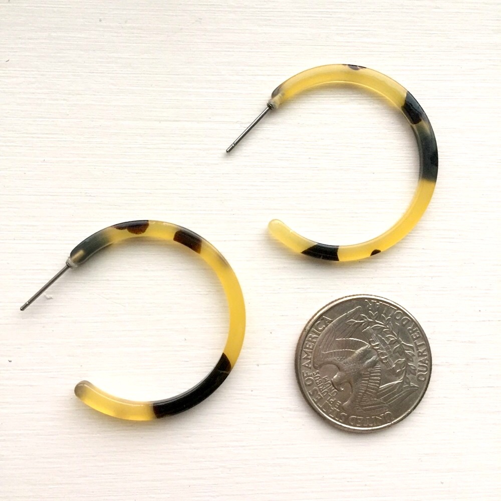 ⚜️[𝟯/$𝟭𝟴]⚜️Tan Black Acrylic Hoop Earrings NEW - Picture 5 of 10